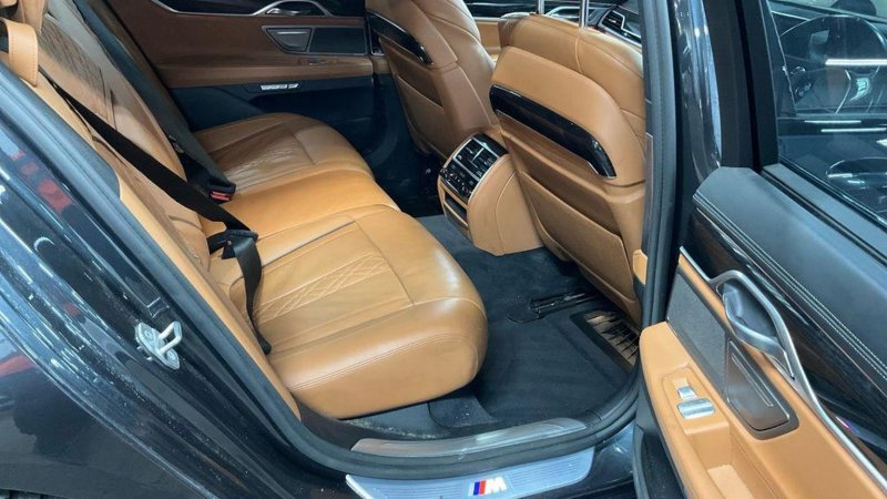 BMW 7 SERIES