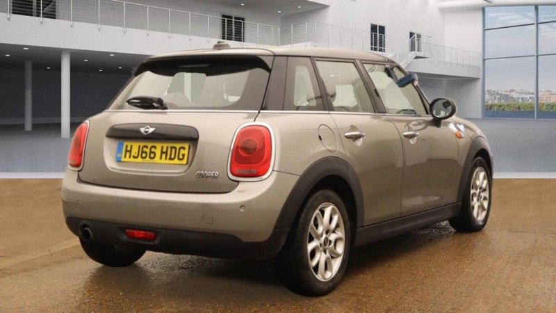 MINI HATCH