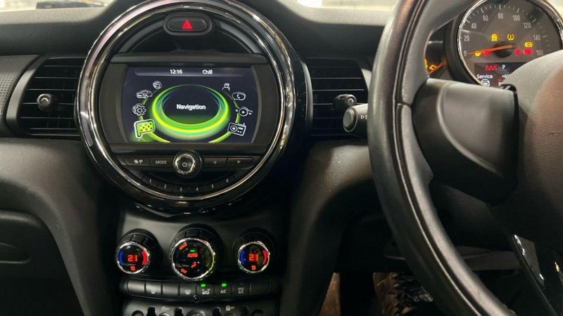 MINI HATCH