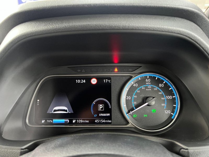 NISSAN LEAF