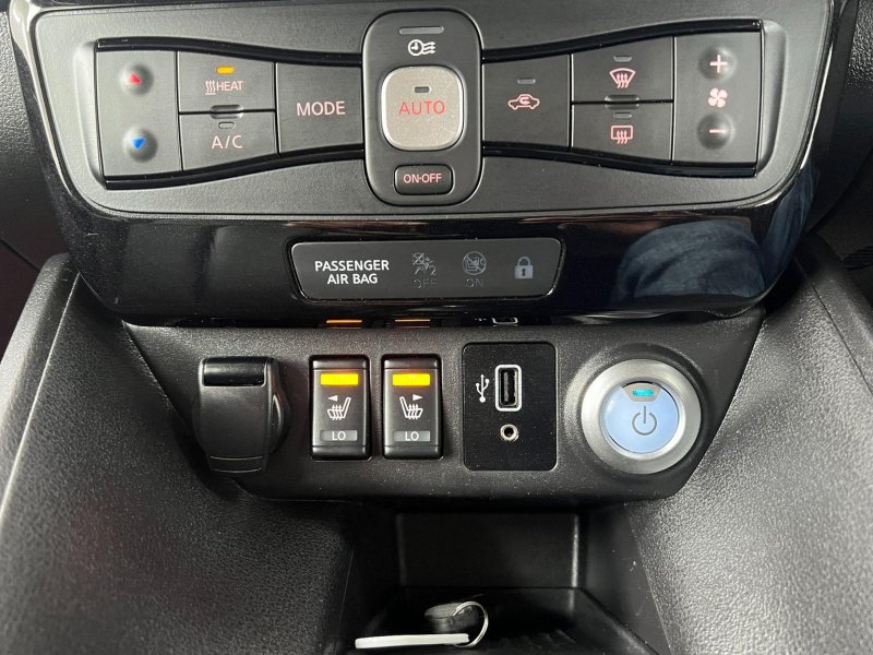 NISSAN LEAF