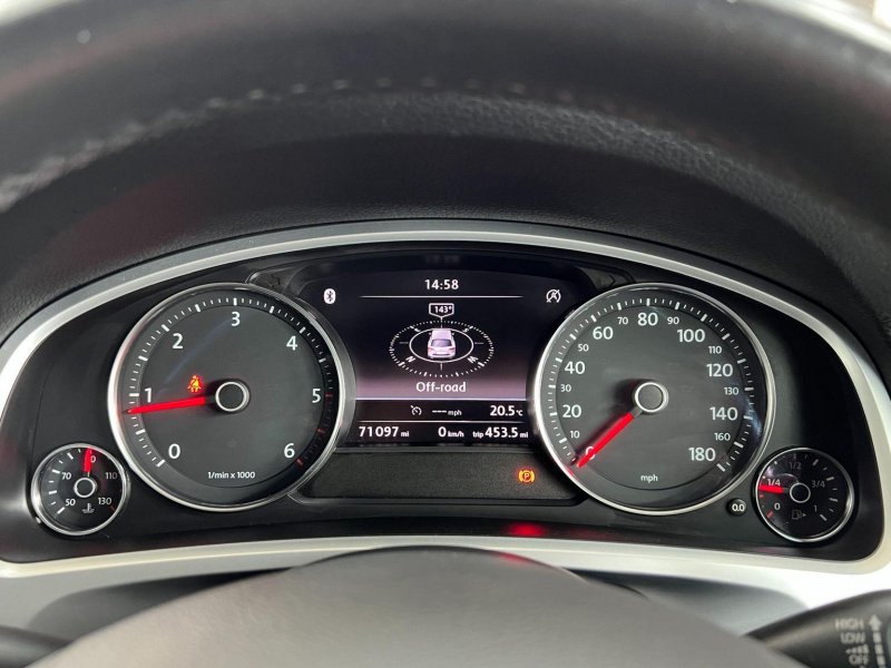 VOLKSWAGEN TOUAREG