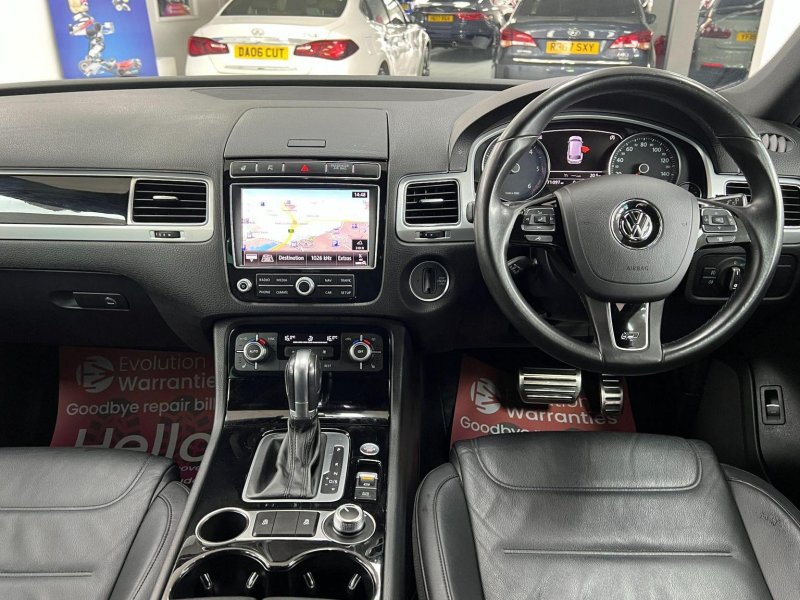 VOLKSWAGEN TOUAREG