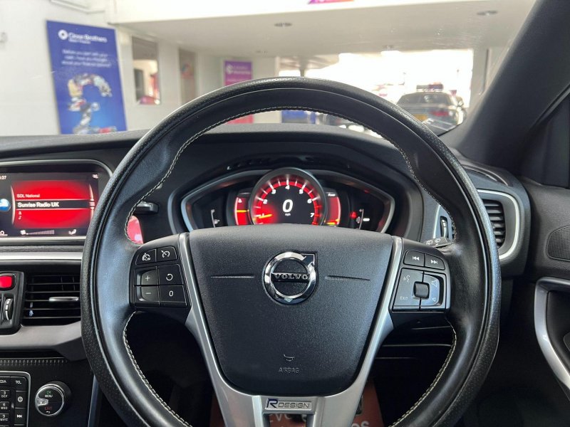VOLVO V40