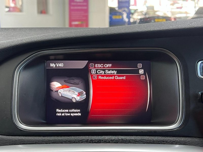 VOLVO V40