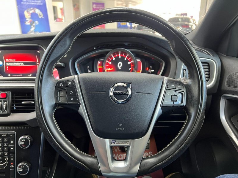 VOLVO V40